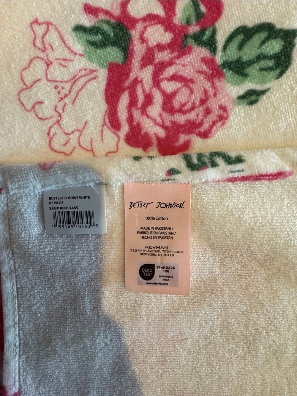 Betsey Johnson butterfly bows bath towel 28” x 52” NWT